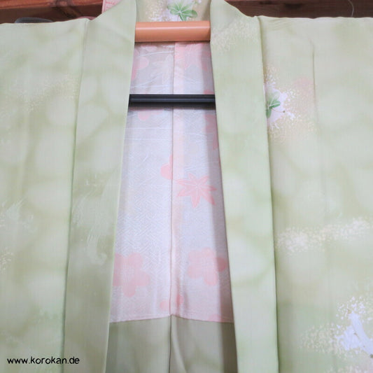 Haori Kimono Jacke Wellen Seidendamast auf dem gemalte Blätter schwimmen