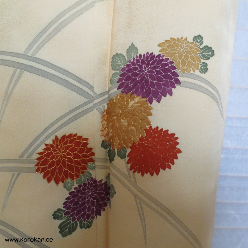 Chrysanthemen und Goldstickerei Homongi Seidendamast Kimono