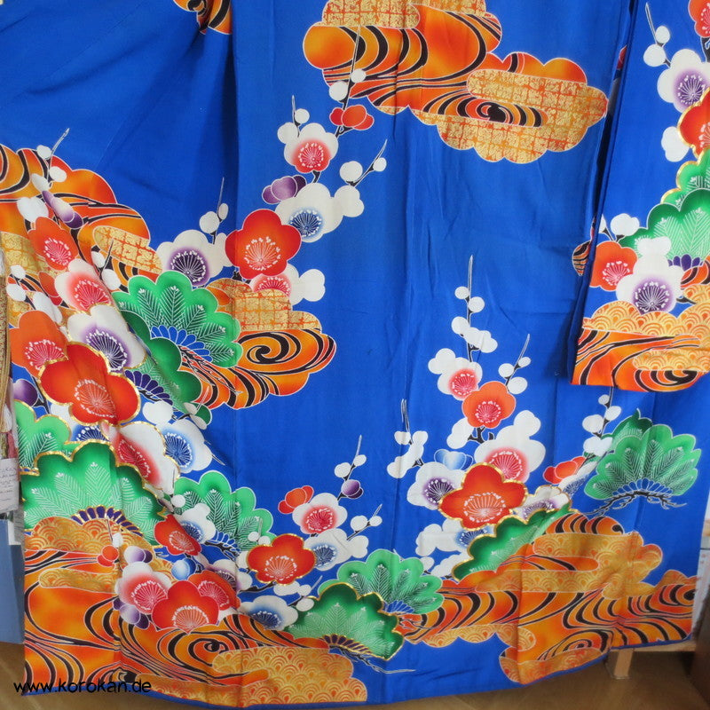 Golddruck und Stickerei auf blauem Untergrund Kakeshita Kimono