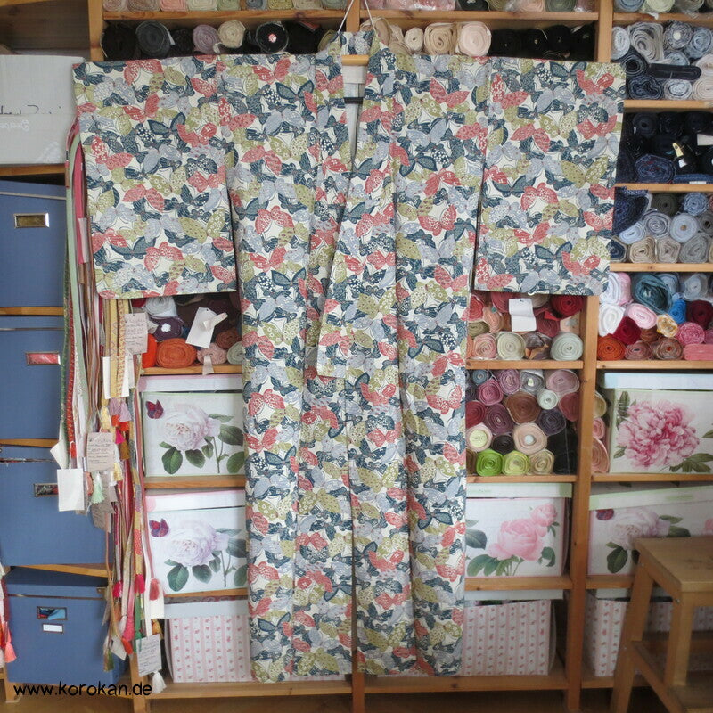 allover Schmetterlinge Tsumugi Seiden Hitoe Kimono