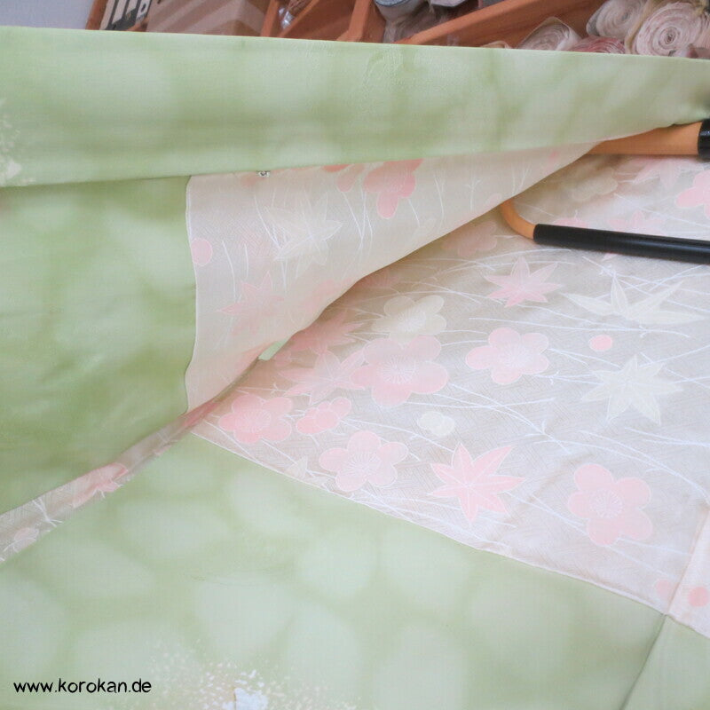 Haori Kimono Jacke Wellen Seidendamast auf dem gemalte Blätter schwimmen