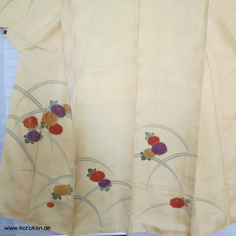 Chrysanthemen und Goldstickerei Homongi Seidendamast Kimono