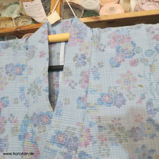 Kurzer Hitoe Damen Kimono Tsumugi Seide mit Kasuri Blüten Muster, ungefüttert