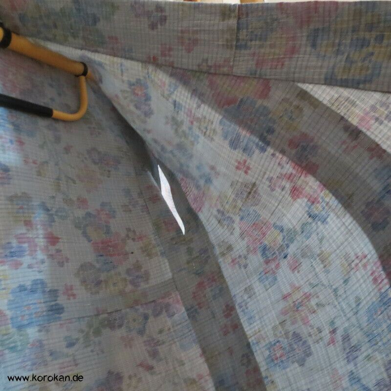 Kurzer Hitoe Damen Kimono Tsumugi Seide mit Kasuri Blüten Muster, ungefüttert