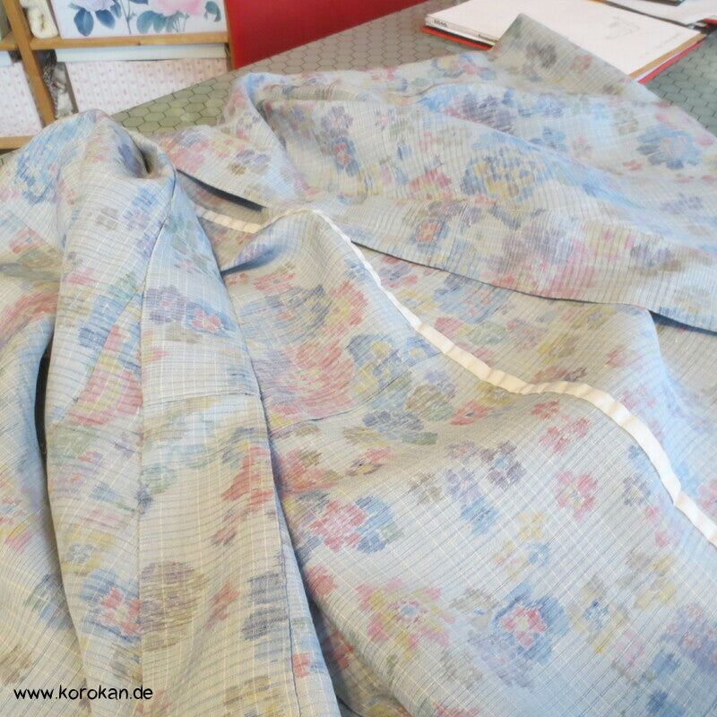 Kurzer Hitoe Damen Kimono Tsumugi Seide mit Kasuri Blüten Muster, ungefüttert