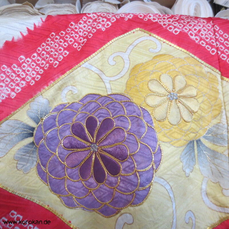 Shibori Rauten und Stickerei Furisode, Rinzu Damast