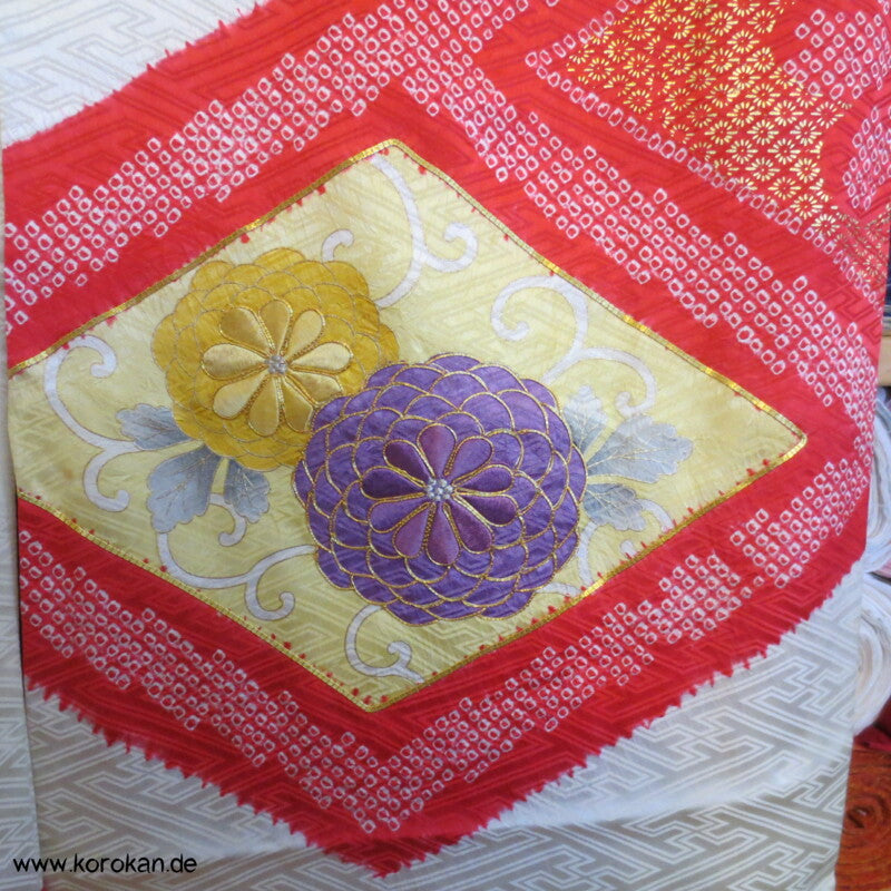 Shibori Rauten und Stickerei Furisode, Rinzu Damast