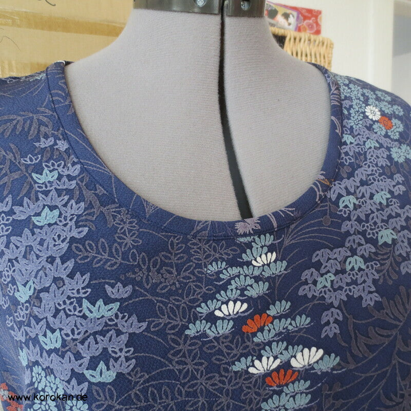 Blüten Blätter Kanji Kimono Seidenpanel T Shirt
