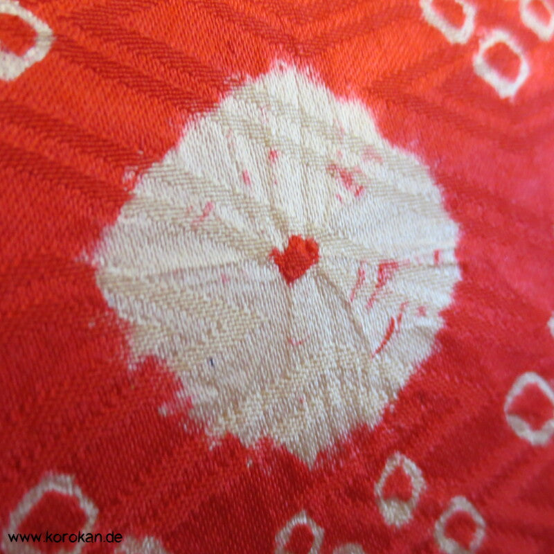 Shibori Rauten und Stickerei Furisode, Rinzu Damast