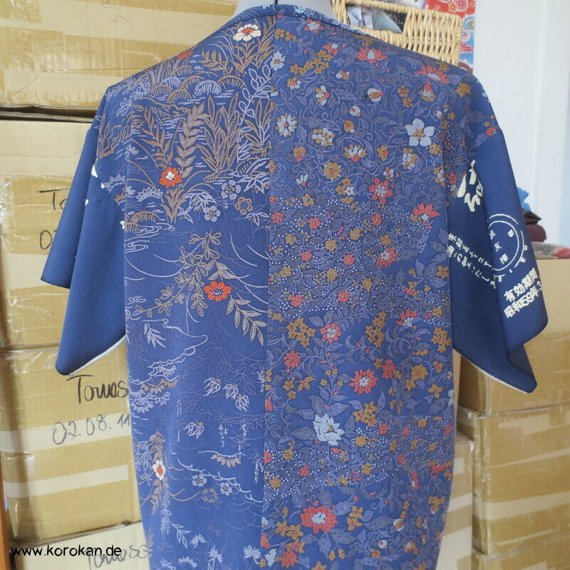 Blüten Blätter Kanji Kimono Seidenpanel T Shirt