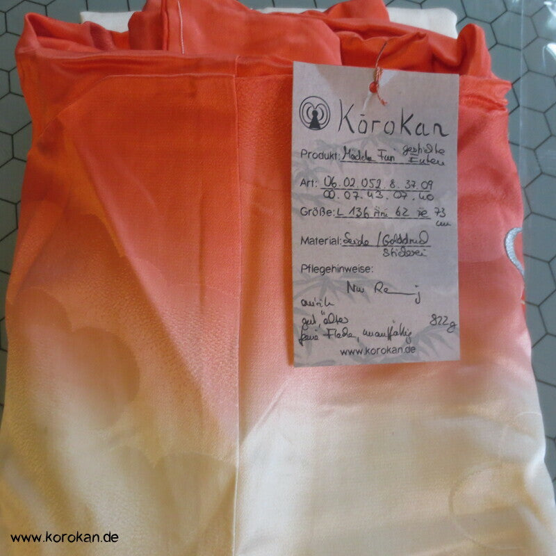 Mädchen Seidendamast Furisode mit gestickten Mandarinenten