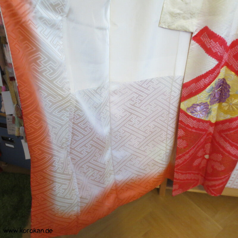 Shibori Rauten und Stickerei Furisode, Rinzu Damast