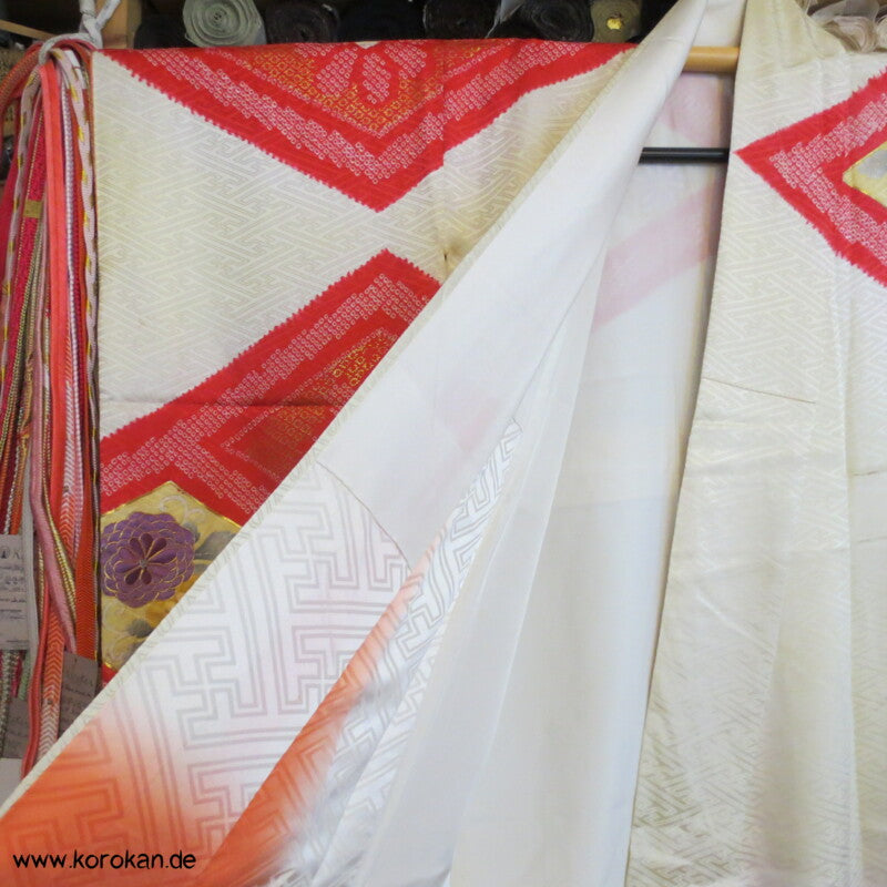 Shibori Rauten und Stickerei Furisode, Rinzu Damast