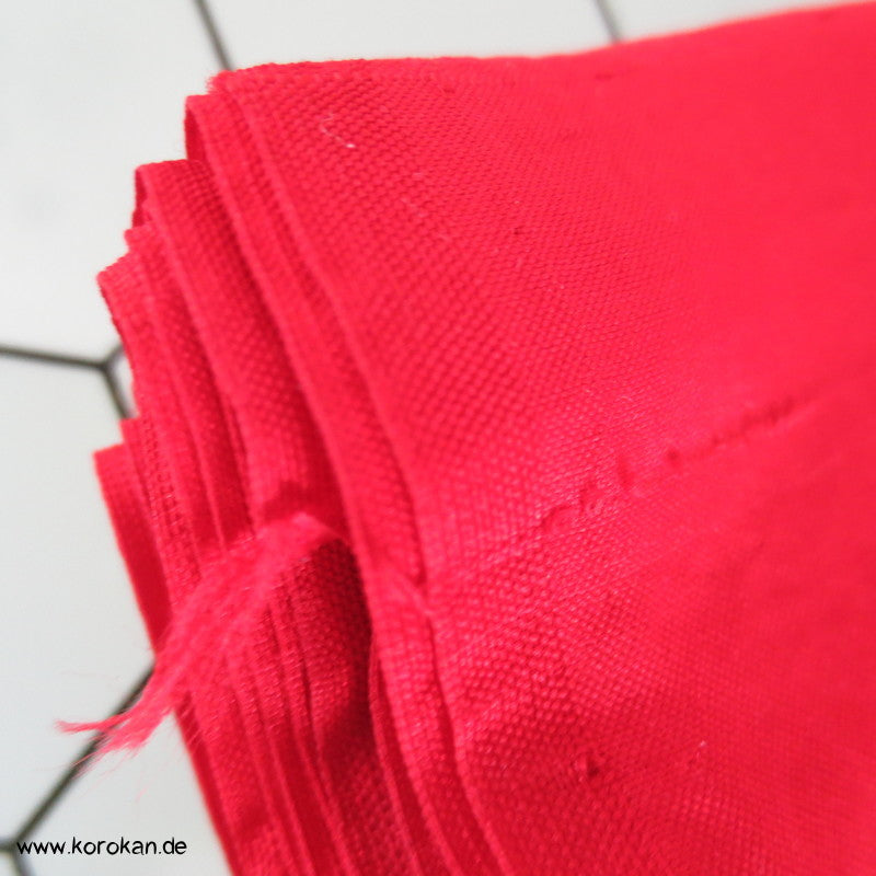 roter Stoffrest schlichter Baumwollstoff uni, Flecken