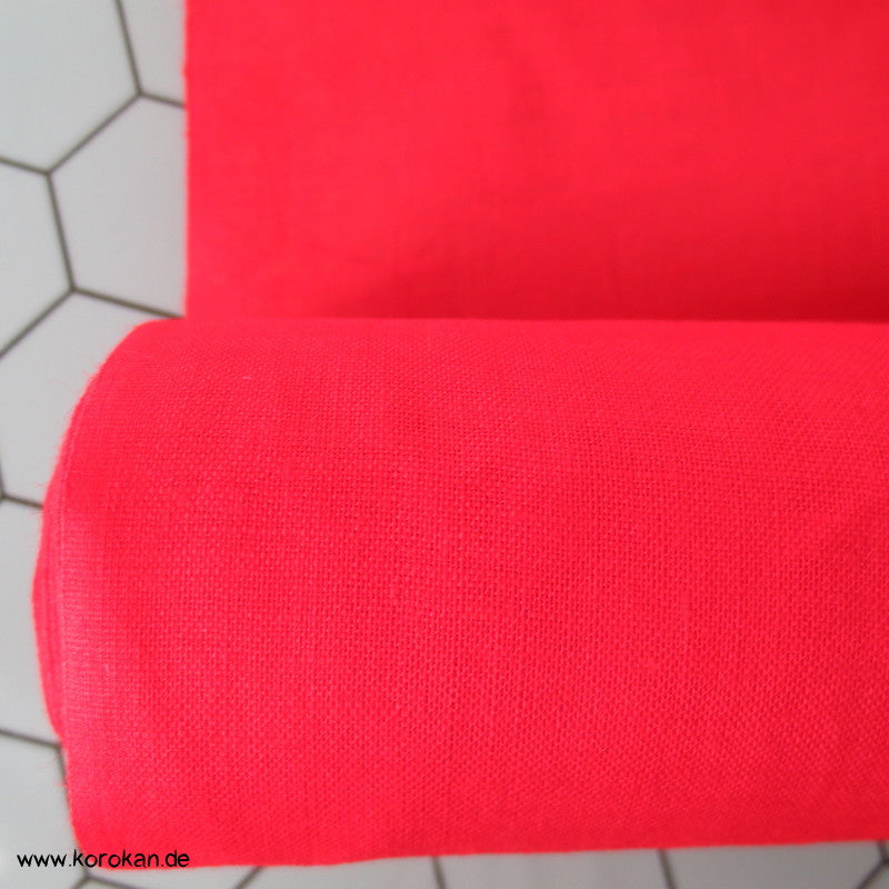 roter Stoffrest schlichter Baumwollstoff uni, Flecken
