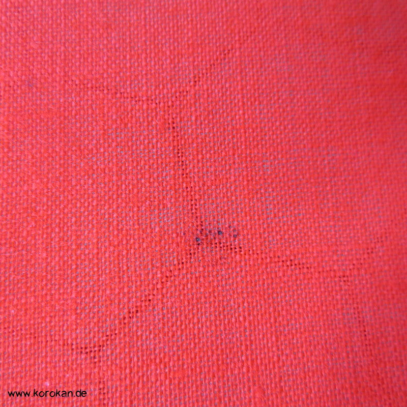 roter Stoffrest schlichter Baumwollstoff uni, Flecken
