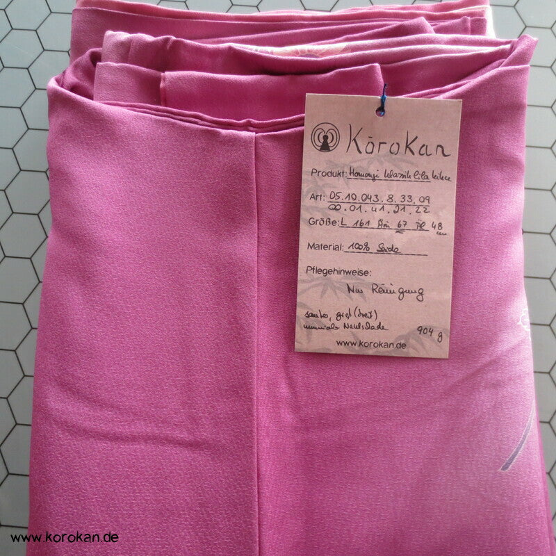 lila Homongi Seiden Kimono mit Kiku Chrysantehmen auf Bokashi Farb Inseln