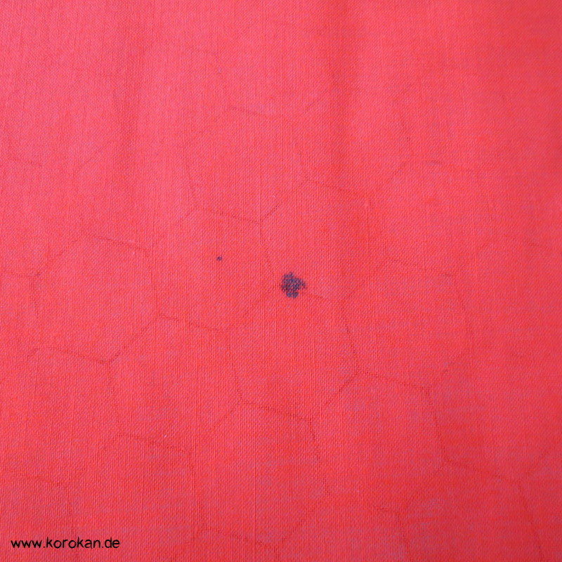 roter Stoffrest schlichter Baumwollstoff uni, Flecken