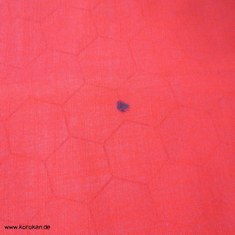 roter Stoffrest schlichter Baumwollstoff uni, Flecken