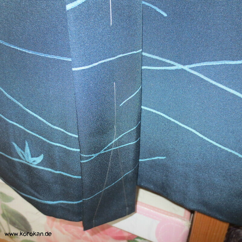 Haori Kimono Jacke navyblau Seidencrepe Blätter auf Wasser schwimmend
