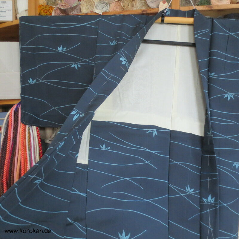 Haori Kimono Jacke navyblau Seidencrepe Blätter auf Wasser schwimmend