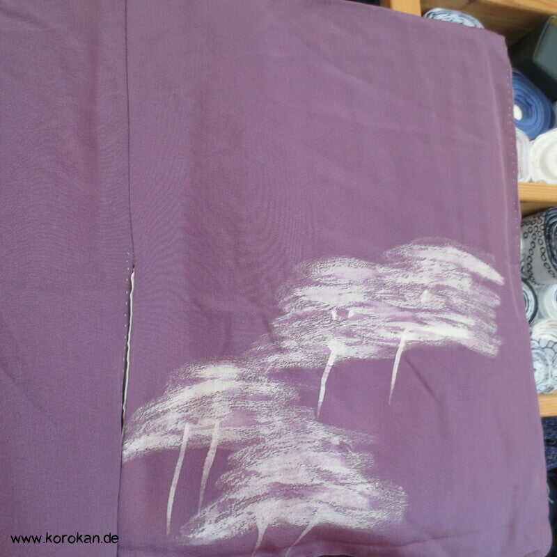 abstrakte Bäume weiß auf mauve Tsukesage Kimono