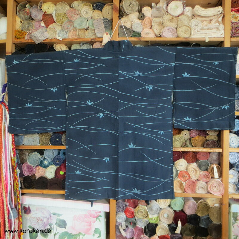 Haori Kimono Jacke navyblau Seidencrepe Blätter auf Wasser schwimmend