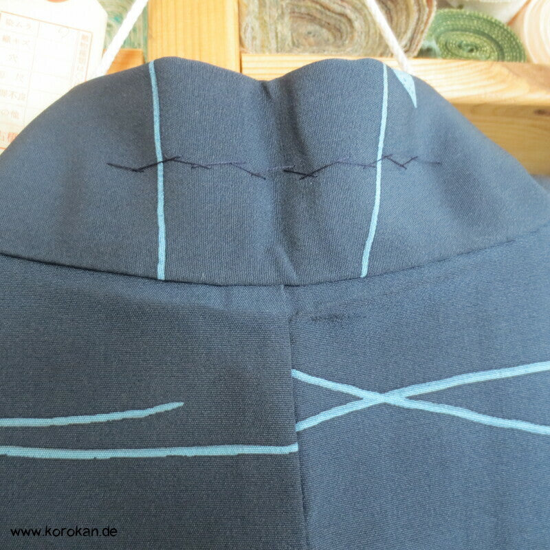 Haori Kimono Jacke navyblau Seidencrepe Blätter auf Wasser schwimmend