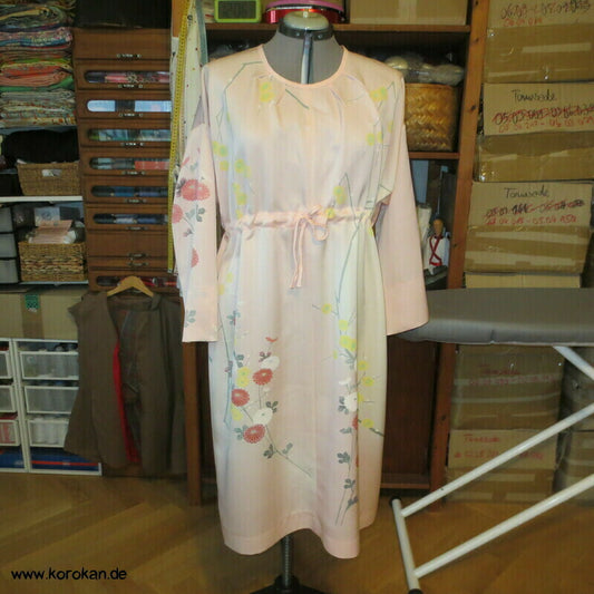 Nachthemd aus Homongi Kimono Seide, Blüten auf zart rosa