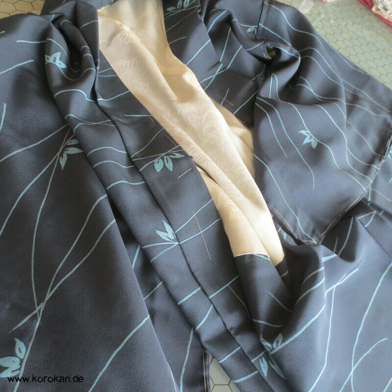 Haori Kimono Jacke navyblau Seidencrepe Blätter auf Wasser schwimmend