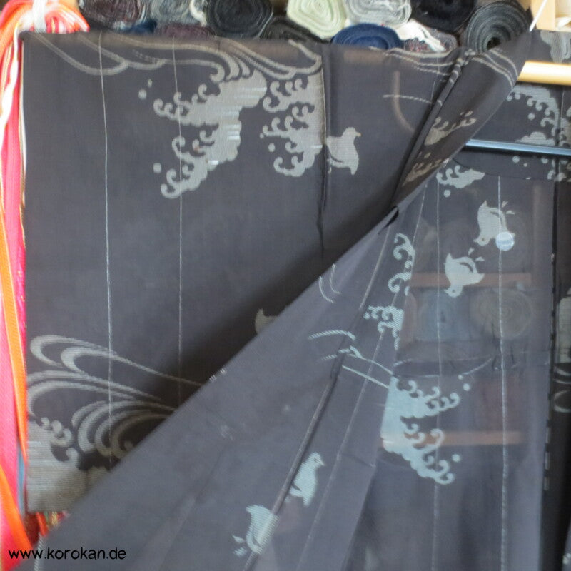 Tsunami Wellen und Vögel in schwarzbraunem Sha Organza Hitoe Kimono