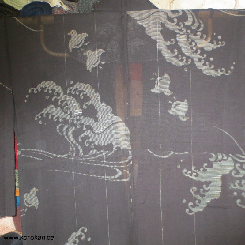 Tsunami Wellen und Vögel in schwarzbraunem Sha Organza Hitoe Kimono