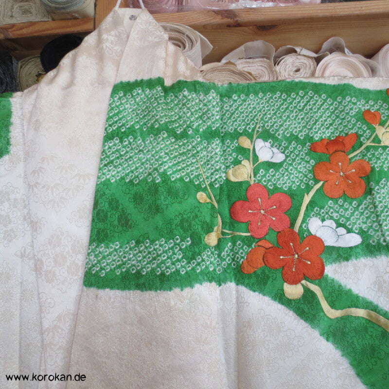 Riesen Noshi aus Shibori mit Stickereiblüten aus Seidendamast Furisode Kimono