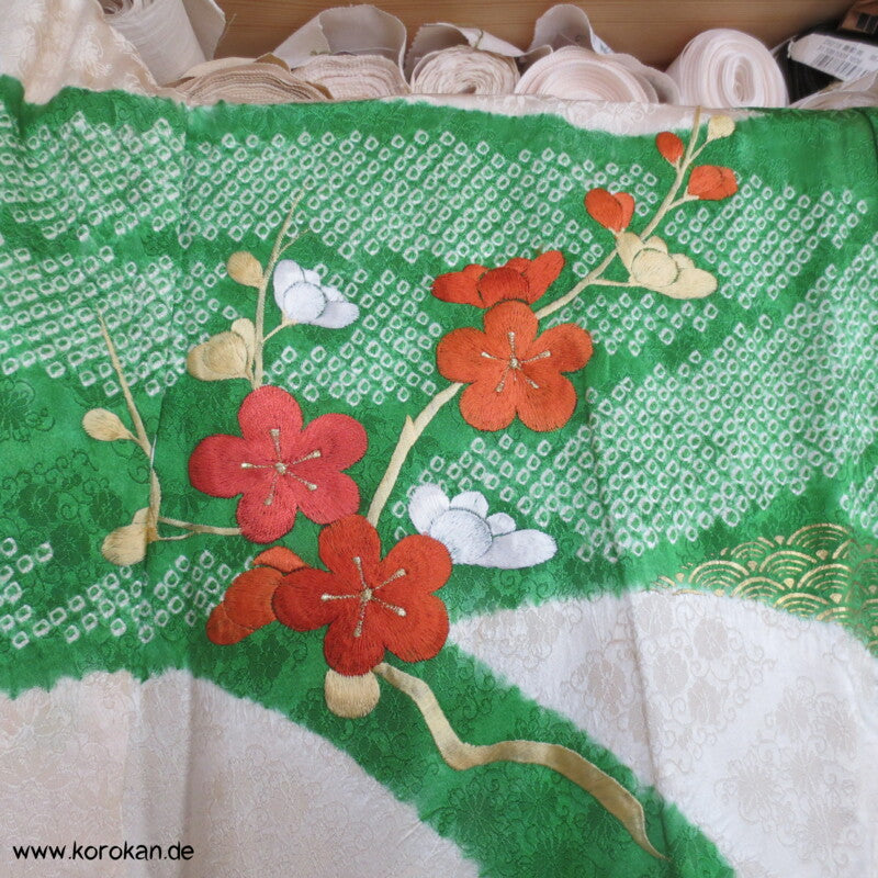 Riesen Noshi aus Shibori mit Stickereiblüten aus Seidendamast Furisode Kimono