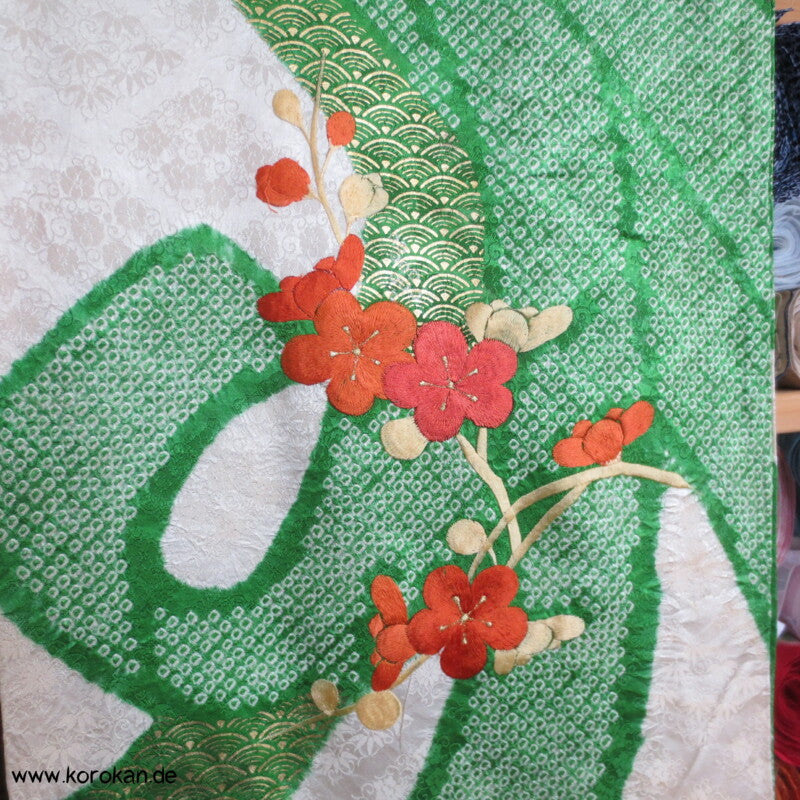 Riesen Noshi aus Shibori mit Stickereiblüten aus Seidendamast Furisode Kimono