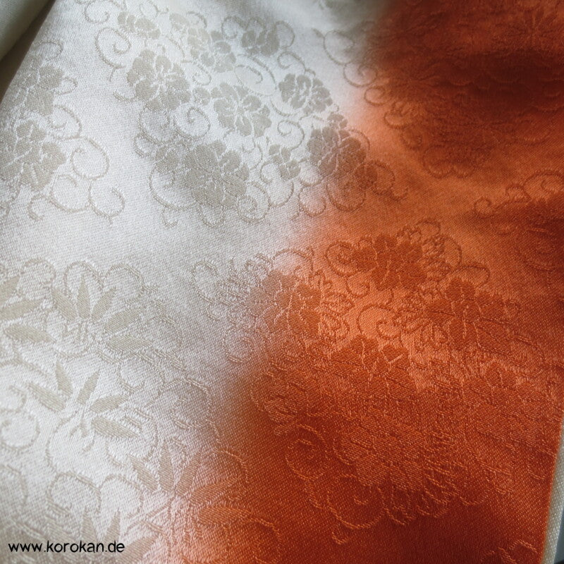 Riesen Noshi aus Shibori mit Stickereiblüten aus Seidendamast Furisode Kimono