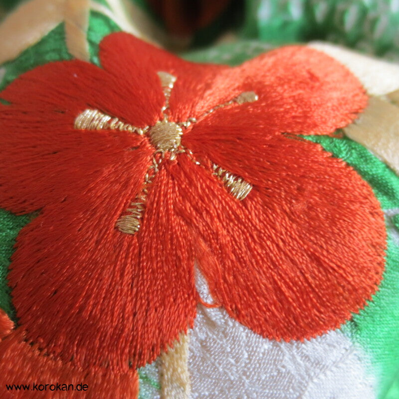Riesen Noshi aus Shibori mit Stickereiblüten aus Seidendamast Furisode Kimono