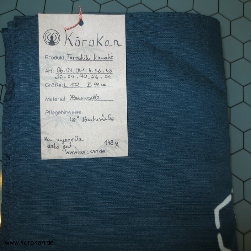 großes Furoshiki, stilisierte Kamelienblüten auf petrol