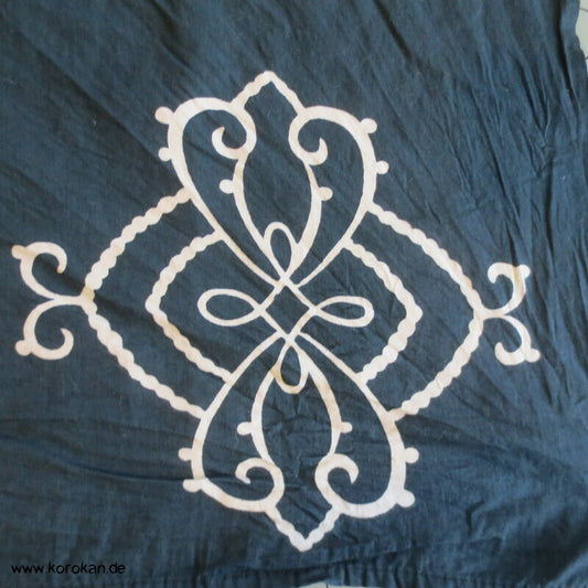 sehr großes Furoshiki, weiße Ornamente auf petrol