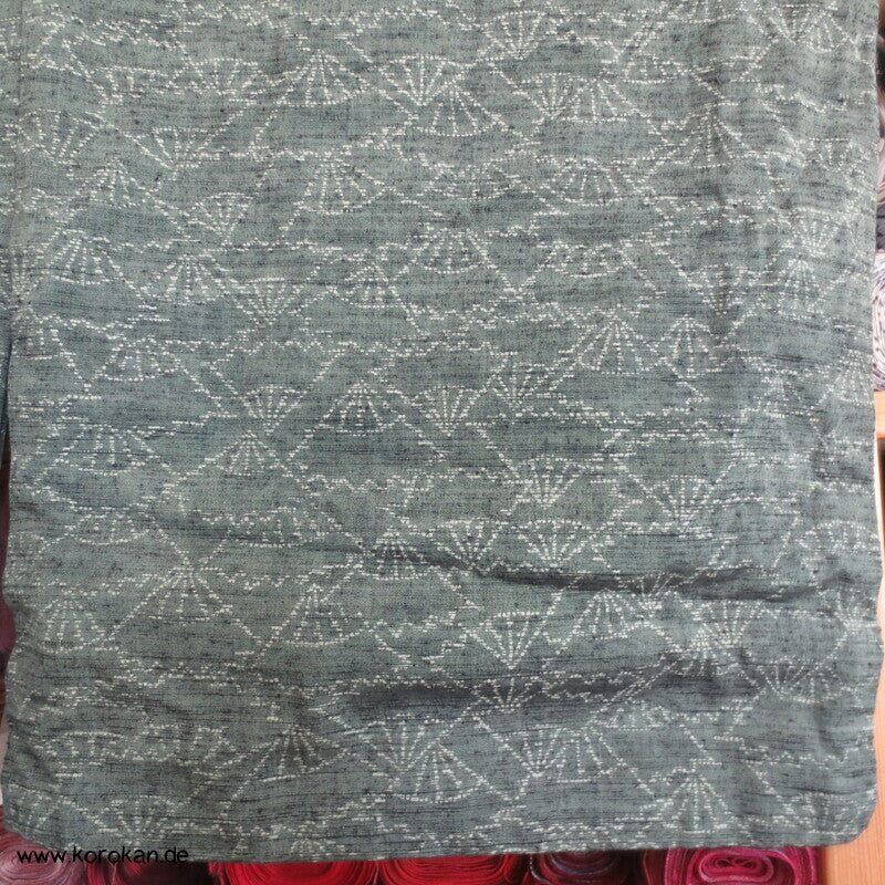 Fächer auf dunkelgrün Kasuri Tsumugi Kimono