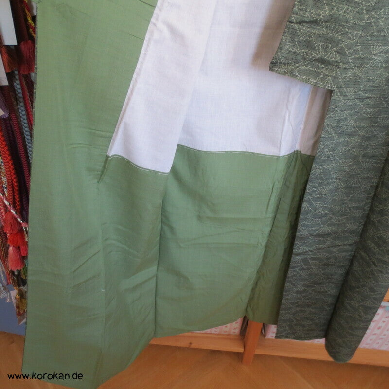Fächer auf dunkelgrün Kasuri Tsumugi Kimono