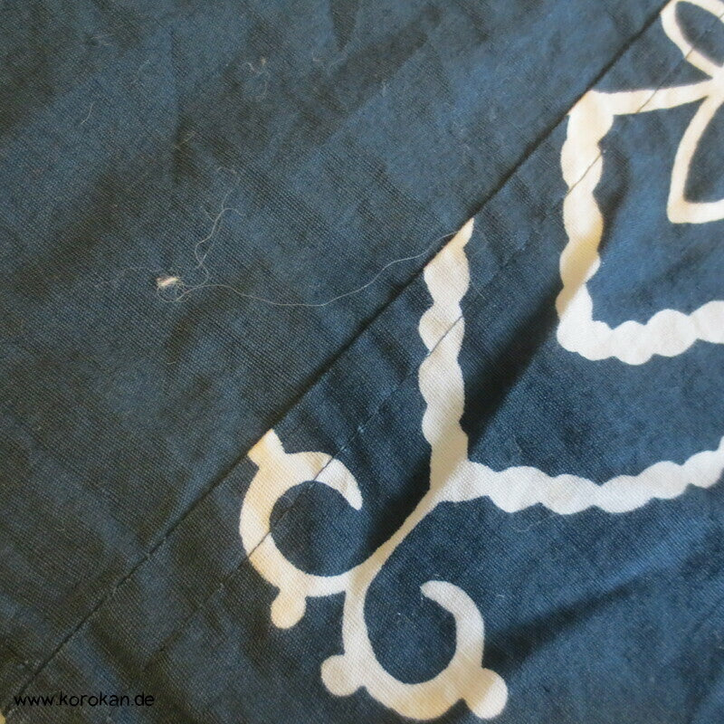sehr großes Furoshiki, weiße Ornamente auf petrol