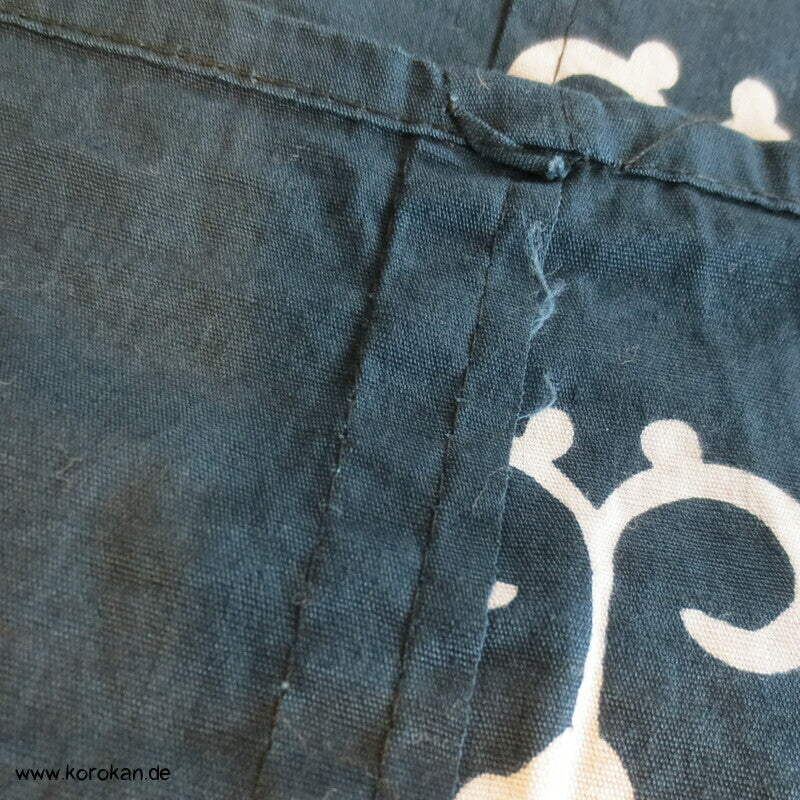sehr großes Furoshiki, weiße Ornamente auf petrol