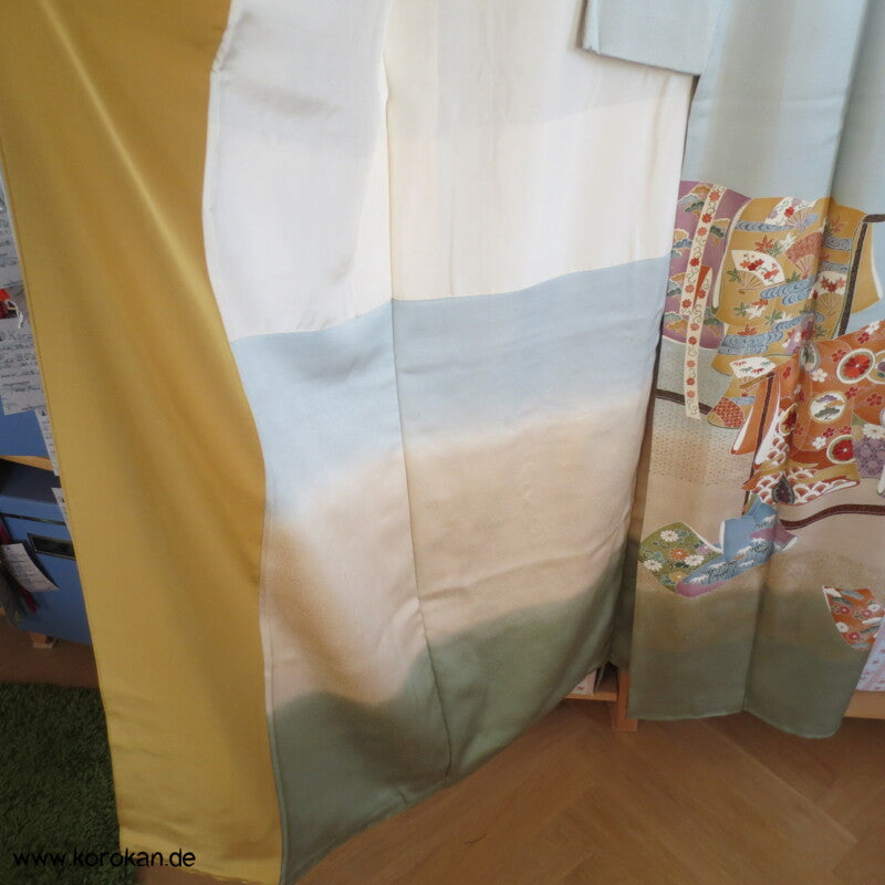 Kimonos auf Ständern Seiden Irotomesode