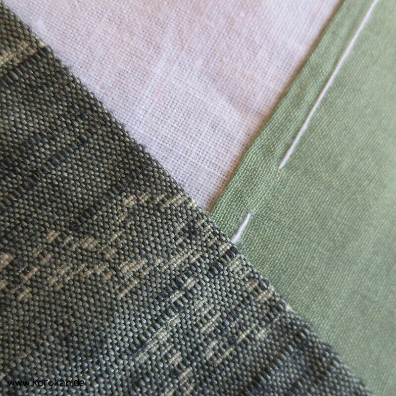 Fächer auf dunkelgrün Kasuri Tsumugi Kimono
