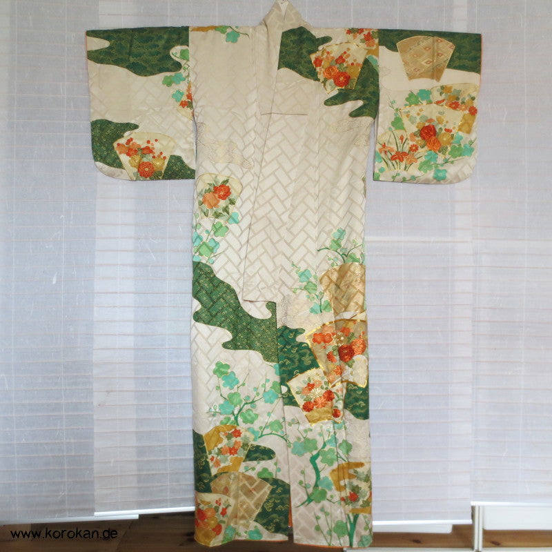 "2" Fächer und Kiku, Golddruck/ -stickerei Seidendamast Homongi Kimono