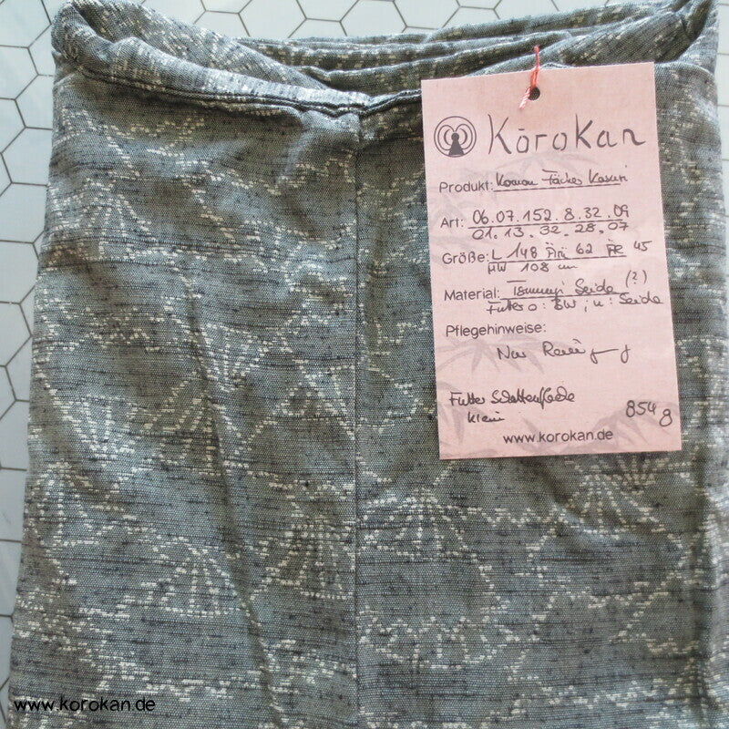 Fächer auf dunkelgrün Kasuri Tsumugi Kimono