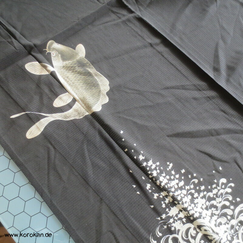 springender Koi antiker Tomesode Kimono aus Rho Seide