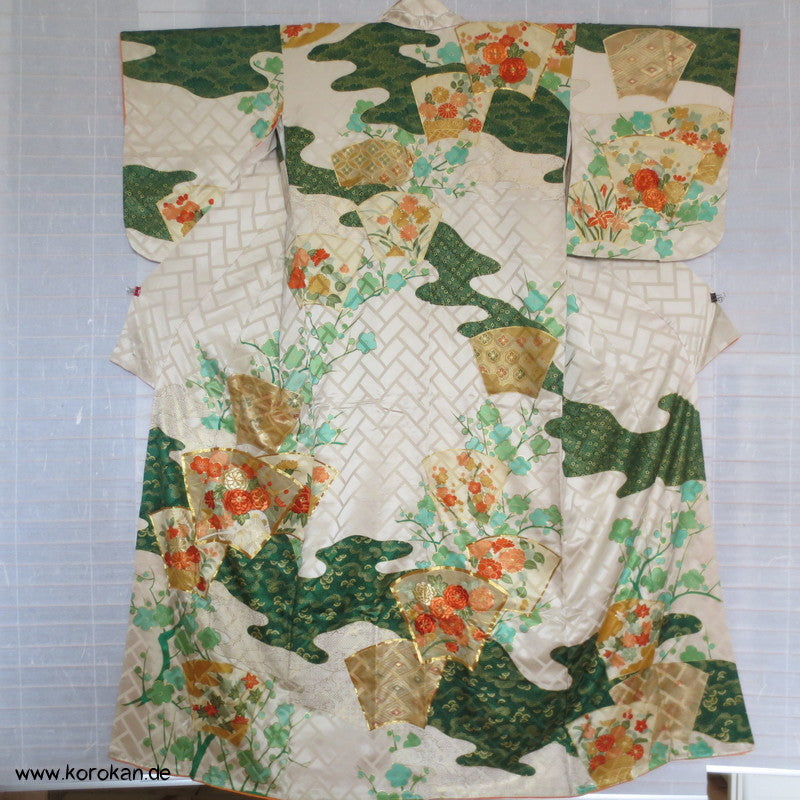 "2" Fächer und Kiku, Golddruck/ -stickerei Seidendamast Homongi Kimono
