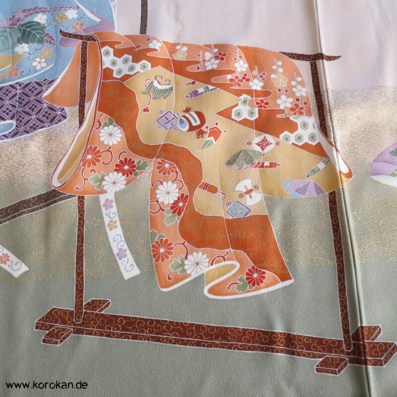 Kimonos auf Ständern Seiden Irotomesode